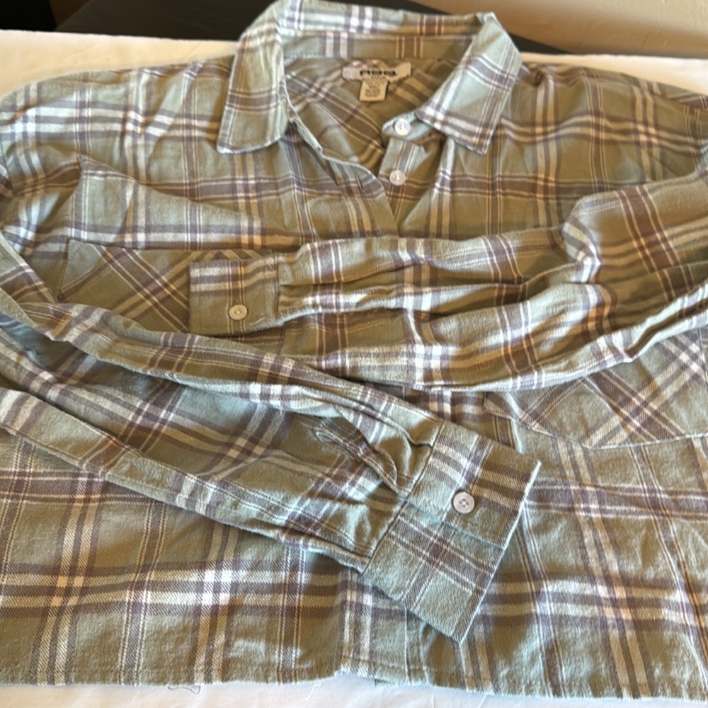 RSQ Women’s Flannel Cropped Button Down Top New No Tag Plaid Size Medium - Picture 13 of 14
